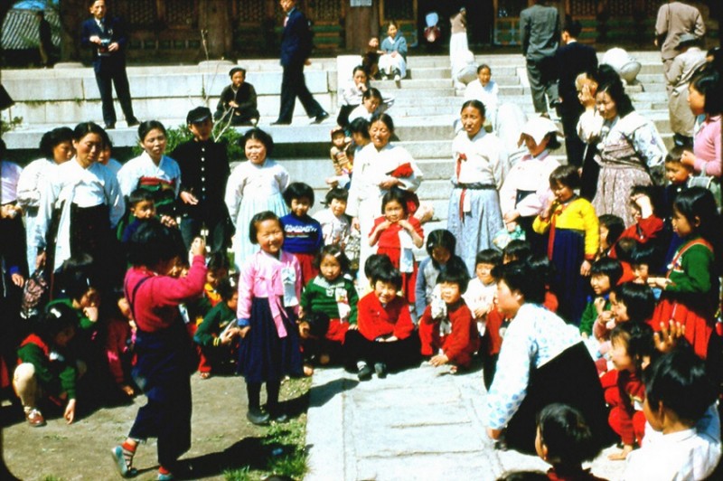 3Korean School Children at Deok-Su-Gung Palace Park in Seoul - April 1955 - 2.jpg