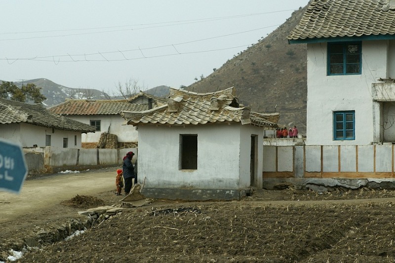 5Guard post in Muhak Village, Sinwon County.jpg