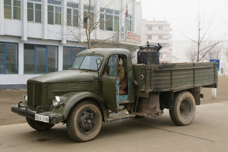 33Woodgas-powered Sungni-58 lorry.jpg
