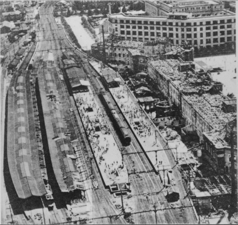 10Tokyo Station,1946.jpg