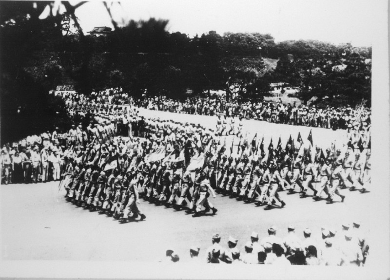 11parade at the imperial palace,1946.jpg