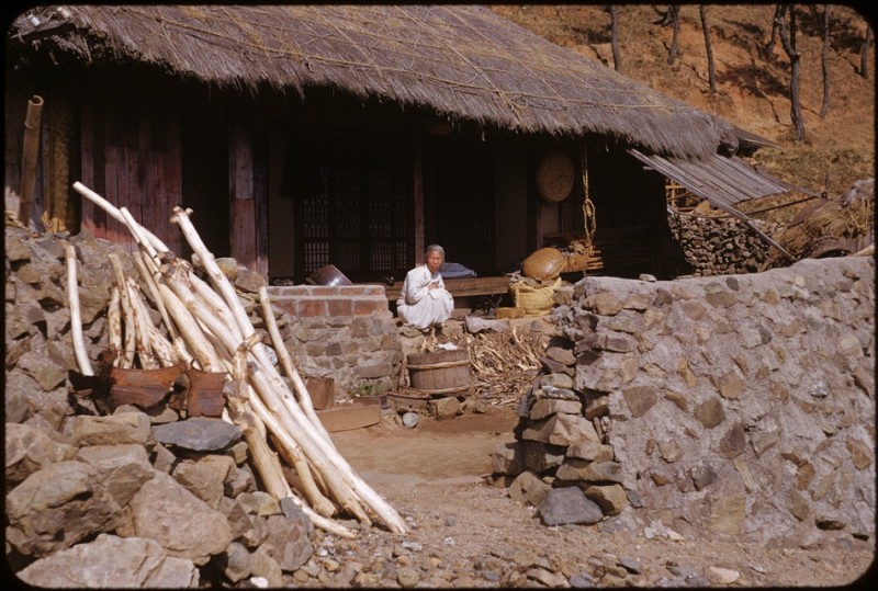 92Korean farmhouse, 1952.jpg