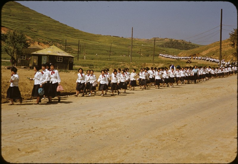 118Schoolgirl army, 1952.jpg