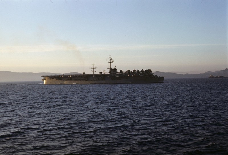W CVL 29 USS Bataan, 1952.jpg