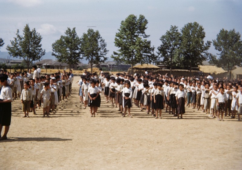 52School Children, Taegu,1952.jpg