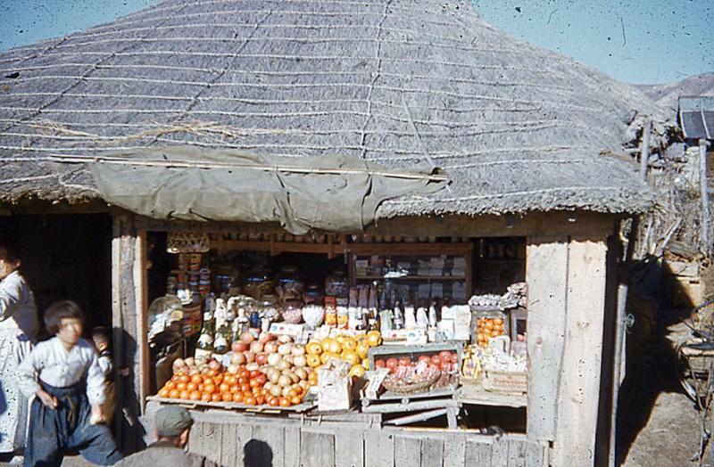 19 - Fruit market Korea 1952.jpg