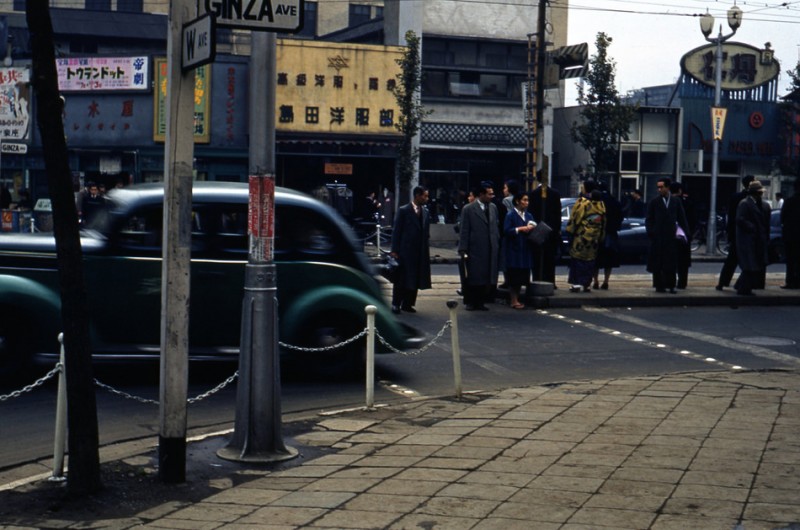 3 Ginza shoppingdistrikt i Tokyo (1952).jpg