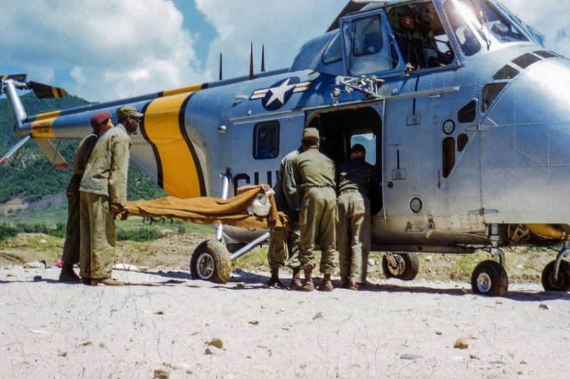 97 Evakuering med helikopter for 7 pasienter (1952).jpg