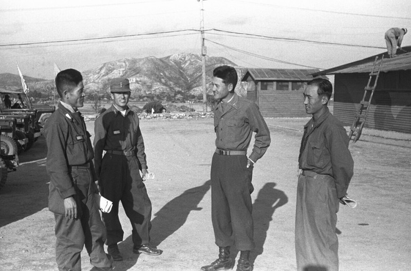 12 ROK Army Officers, 1952.jpg