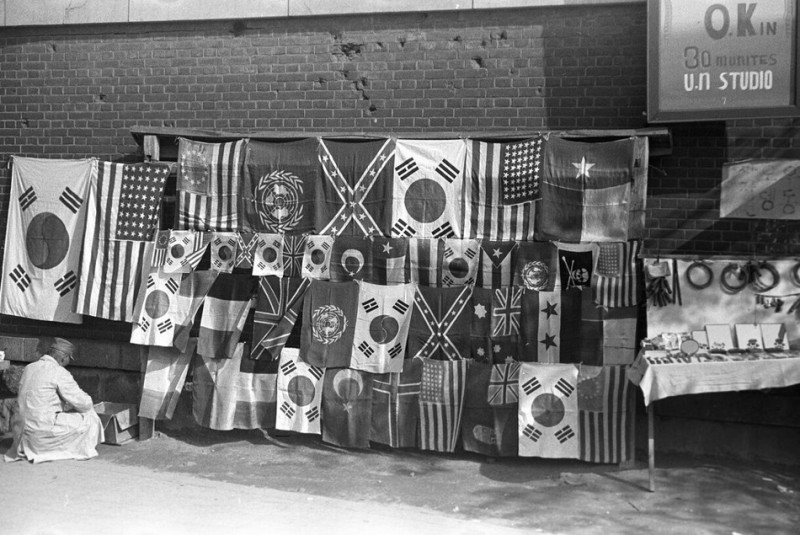 28 Flag Seller,1952.jpg