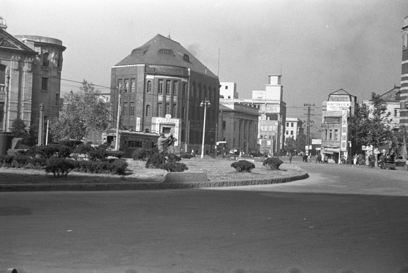 32 Seoul, 1952.jpg