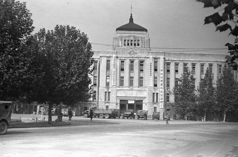 25 Seoul City Hall, 1952.jpg