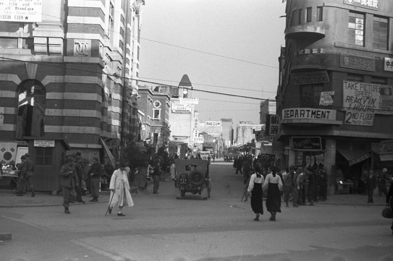 35 Seoul Station Street Scenes, 1952.jpg