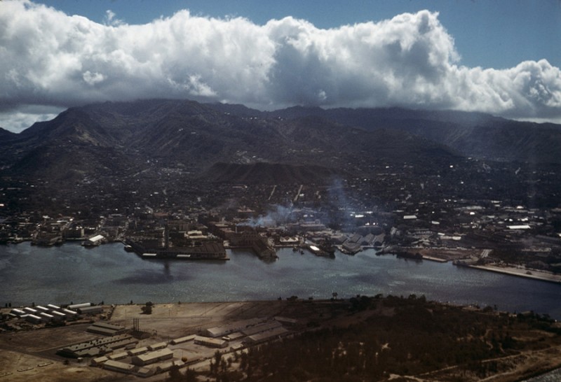 21 Aerial view of port,1952.jpg
