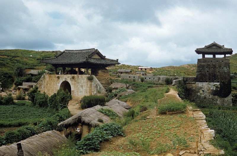 62 Hwaseong Fortress, Suwon 1953.jpg