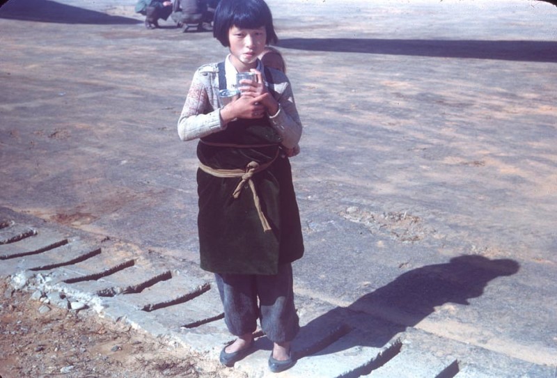 y24 Korean Girl and sister, Seoul, October 1950.jpg