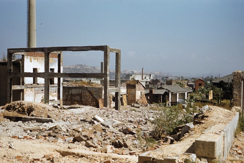 Ruins of Seoul, 1953.jpg
