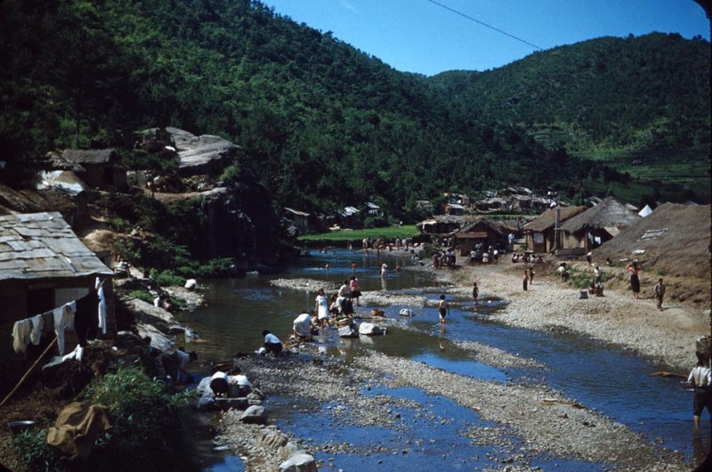 33 Mountain Village, Korea 1951.jpg
