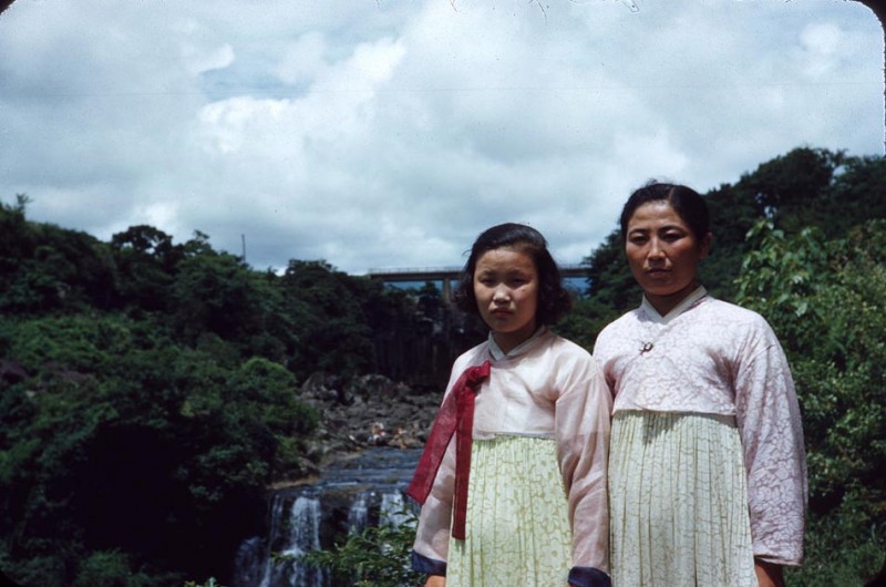 22 A mother and Daughter, Cheju-Do, 1953.jpg