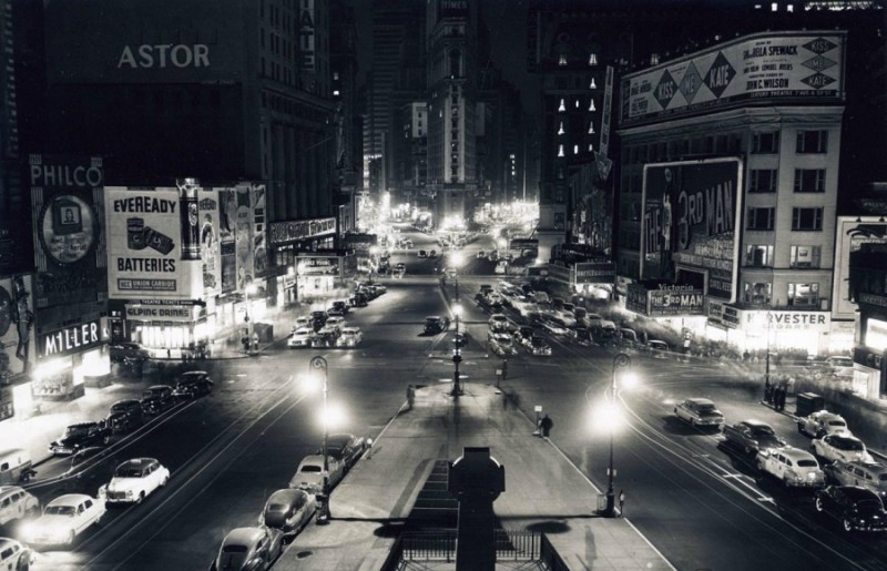 Times Square at night. New York, 1950.jpg
