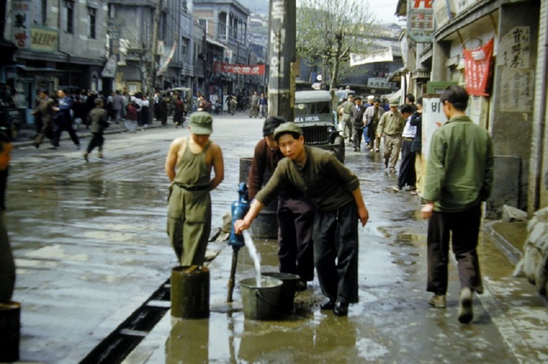 0069 Street Scene Pusan Korea 1952.jpg