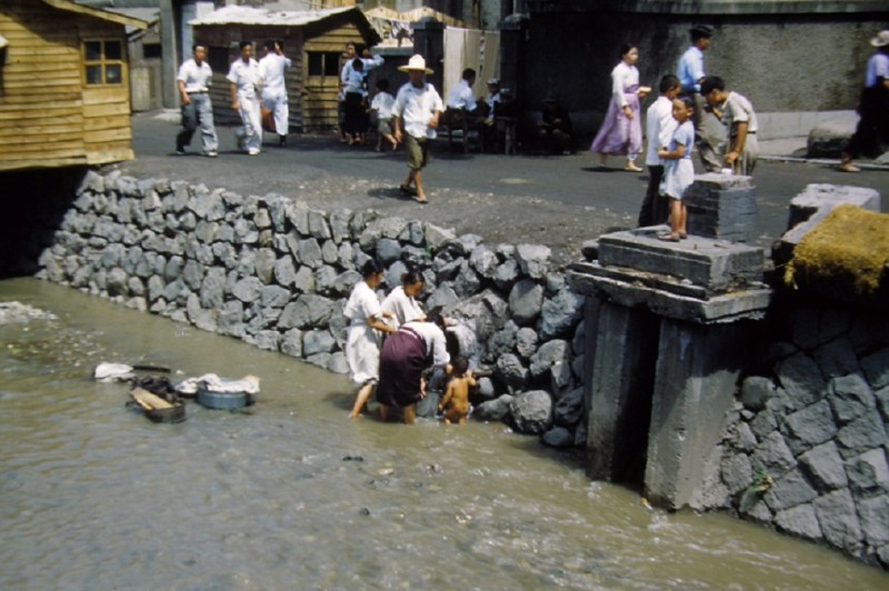 0105 Wash Day - Pusan Korea 1952.jpg