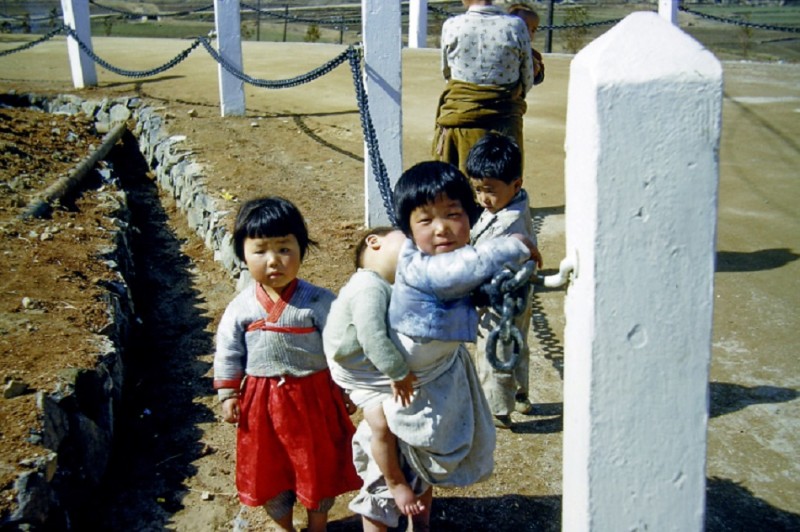 0120 Korean children caring for their back pack.jpg