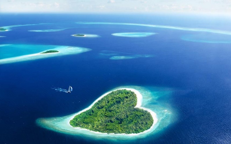 13. Sunbathe on a Maldivian atoll.jpg