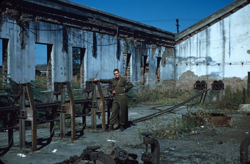 20 Shoe factory ruins, Oct 1954.jpg