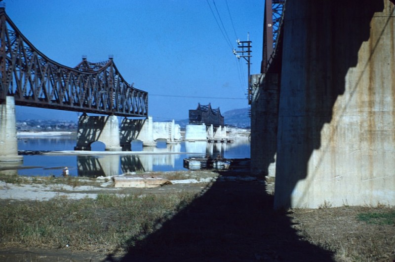 25 Han River Bridges, Oct 1954.jpg