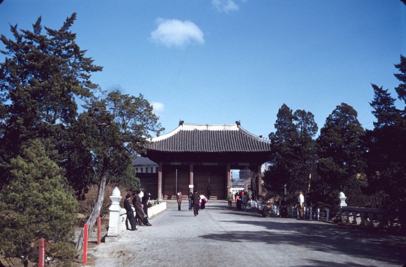 9 Main Gate, Duk Soo Palace, 20 Mar 1955.jpg
