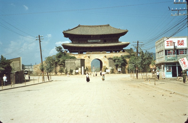 35 Suwon Gate, 25 Aug 1955.jpg