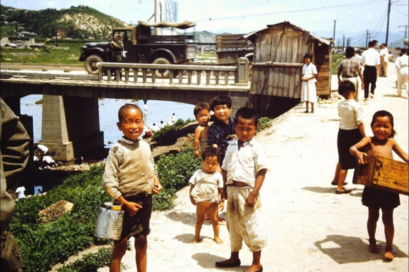 4) 1953 Wonju, South Korea 35mm Color Slides - Views of Local Natives.JPG