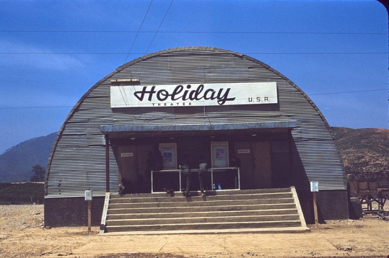 20c 5 Holiday Theater, 1952.jpg