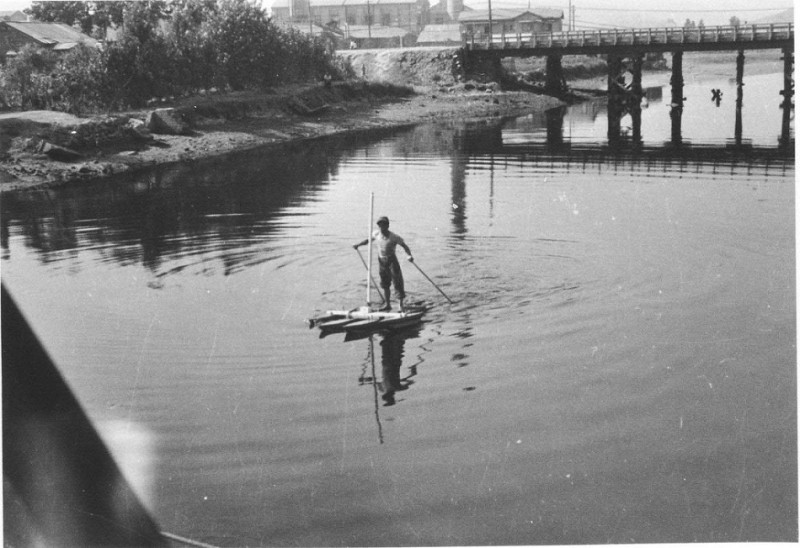 18 River in Busan, Aug 1952.jpg