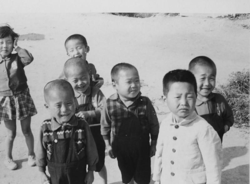 59b Boys and girls of the Namgwang Orphanage, Dec 1952.jpg