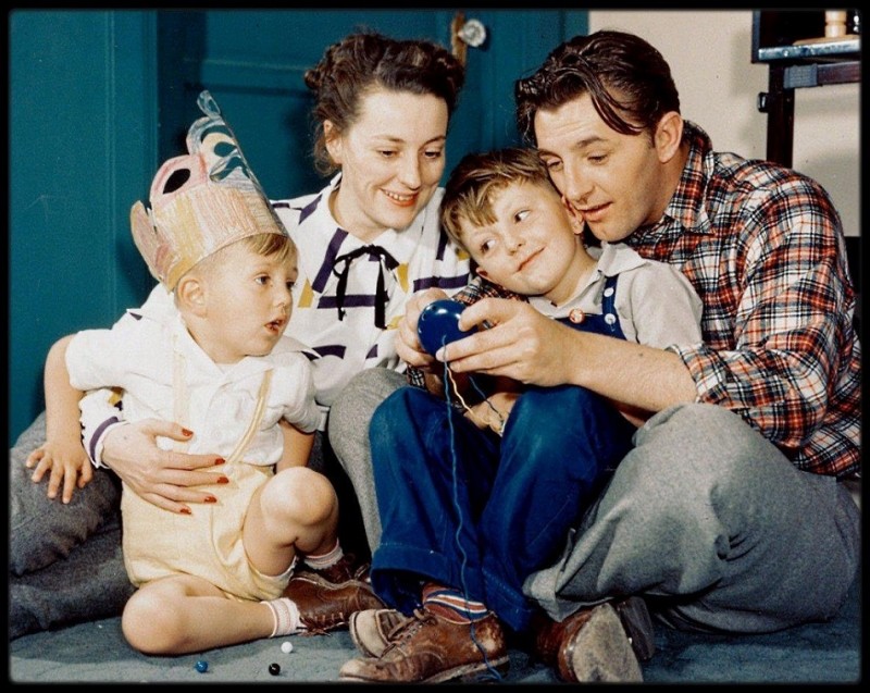 2 Christopher, Dorothy, James and Robert Mitchum, 1940s.jpg
