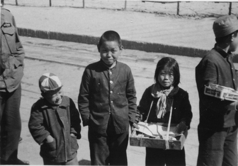 77 March 53 Children selling items, Busan.jpg
