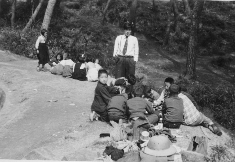 79d School children, Busan March 1953.jpg
