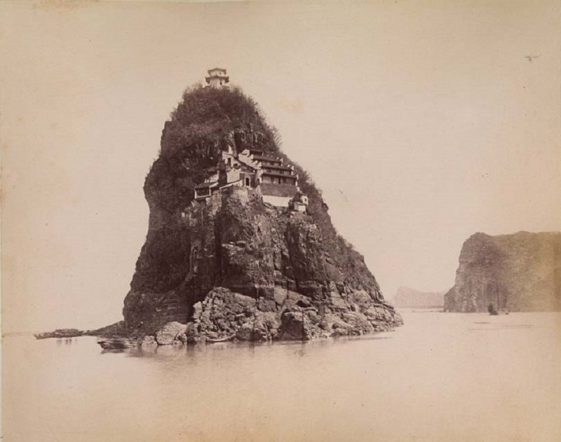 14 China-1889-1891-The-Little-Orphan-on-the-Yangtze-river.jpg