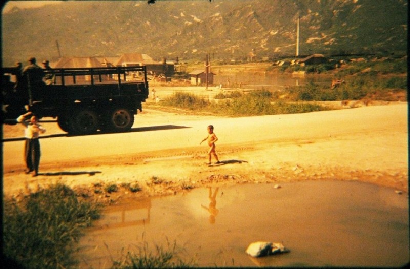 18 Vintage Korea War 1952 35mm Kodachrome Transparency J.I. TRACK CHILD NUDE #18.JPG