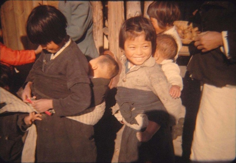 40c Vintage Korea War 1952 35mm Kodachrome Transparency USA NONSAN CHILDREN #46.JPG