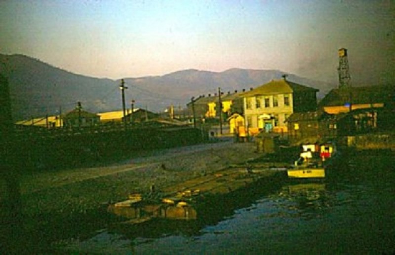 1 520TH SBD WAREHOUSE CAMOUFLAGED BUILDING FROM PUSAN HARBOR 1954 PHOTO BOB PROCTOR.jpg