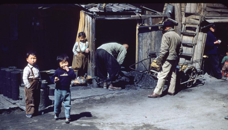 6 1954 Pusan Korea making coal bricks.jpg
