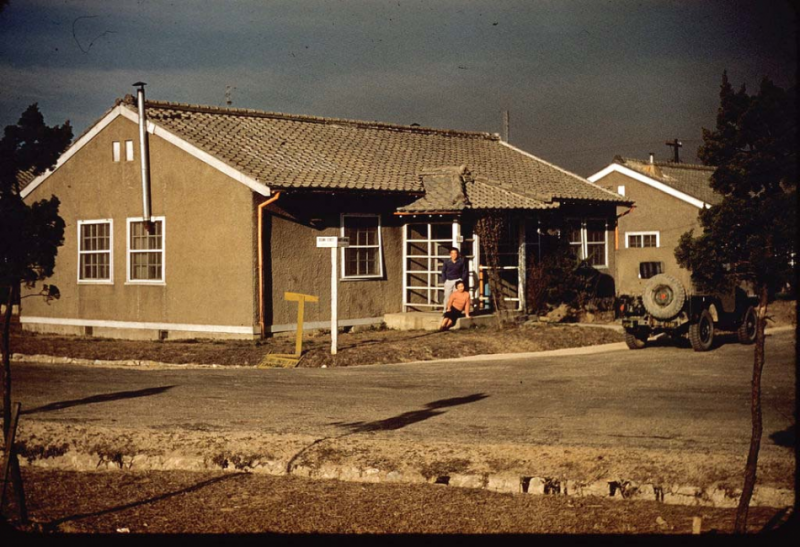 10 0 1954 Korea Pusan house compound.jpg
