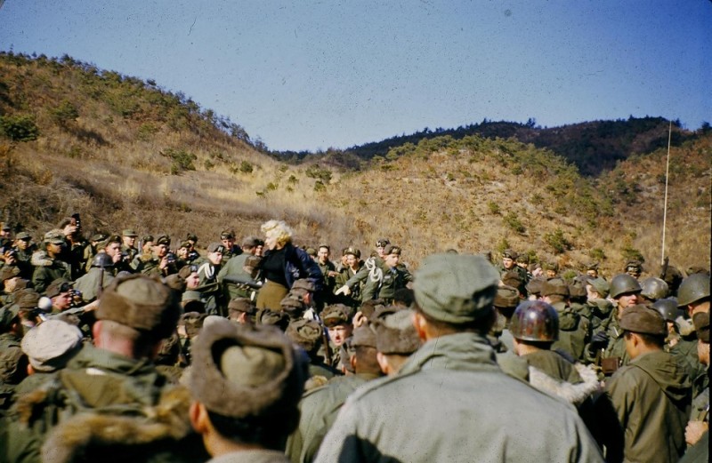 11 Monroe mingles with the troops, Korea, February 1954.jpg