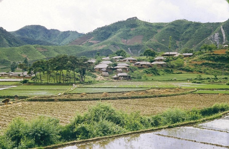 17 Korean village 1953.jpg