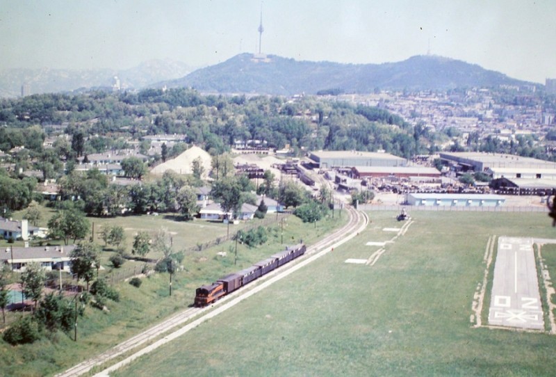 2 On approach to helipad, South Post, Yongsan 1973.jpg
