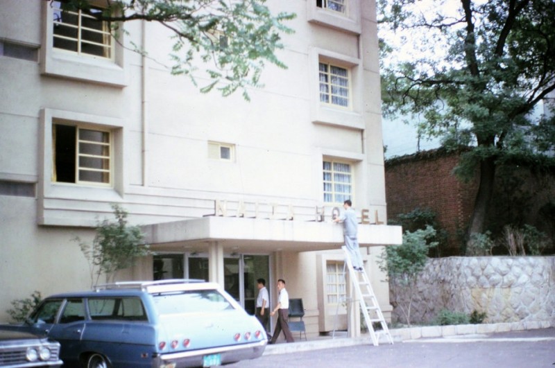 4 The old Naija Hotel, 1972.jpg