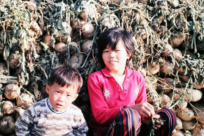 37 farm kids, Korea, 1972.jpg